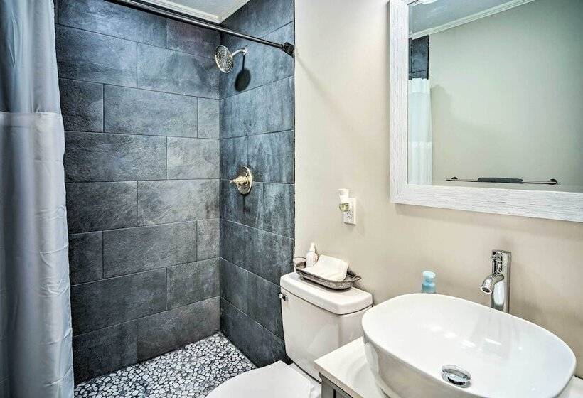 Blue Cottage In The Bayou  W/ Private Yard!