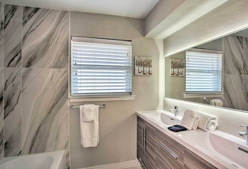 Private Outdoor Pool: Richardson Oasis!