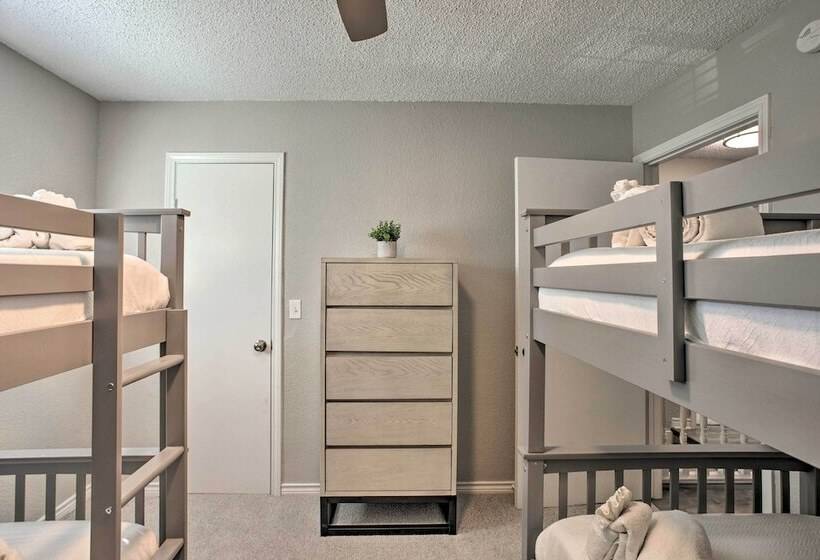 Private Outdoor Pool: Richardson Oasis!