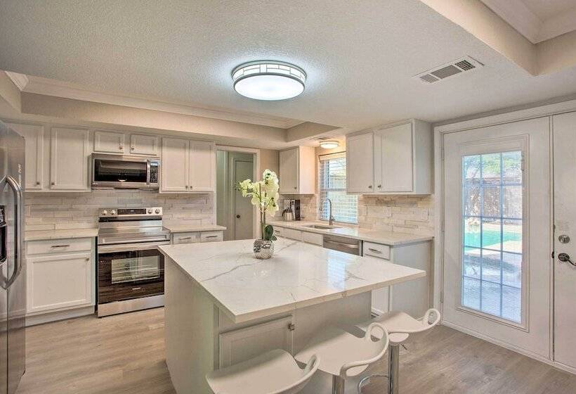 Private Outdoor Pool: Richardson Oasis!