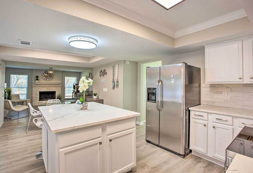 Private Outdoor Pool: Richardson Oasis!