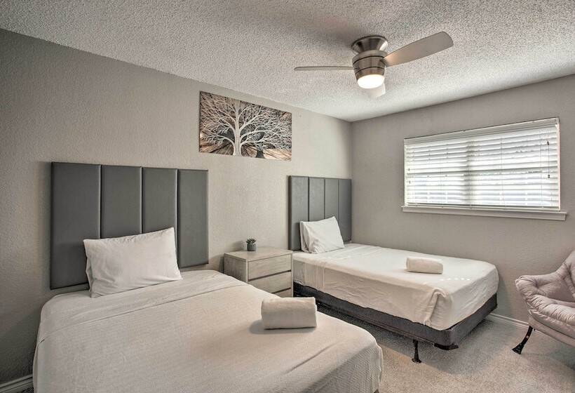 Private Outdoor Pool: Richardson Oasis!