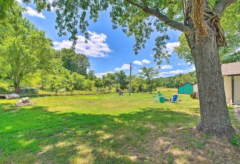 Bright Home W/ Fire Pit, Near Back 40 Trail!