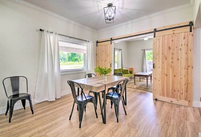 Bright Home W/ Fire Pit, Near Back 40 Trail!