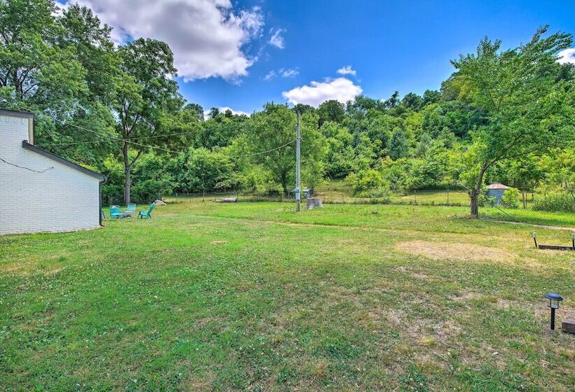 Bright Home W/ Fire Pit, Near Back 40 Trail!