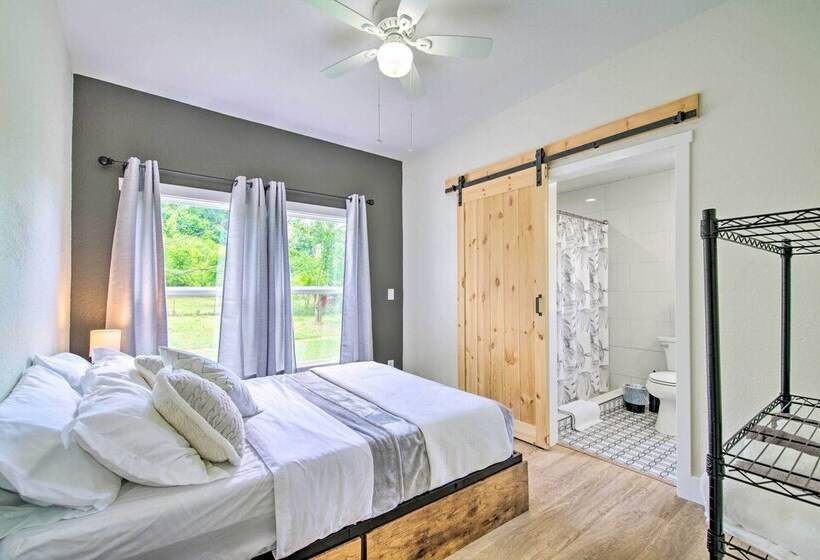 Bright Home W/ Fire Pit, Near Back 40 Trail!