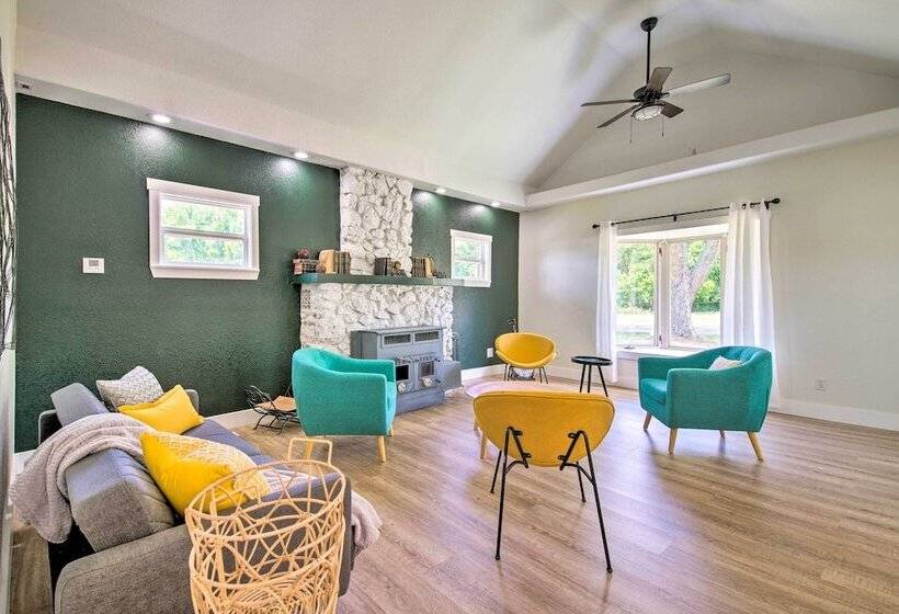 Bright Home W/ Fire Pit, Near Back 40 Trail!