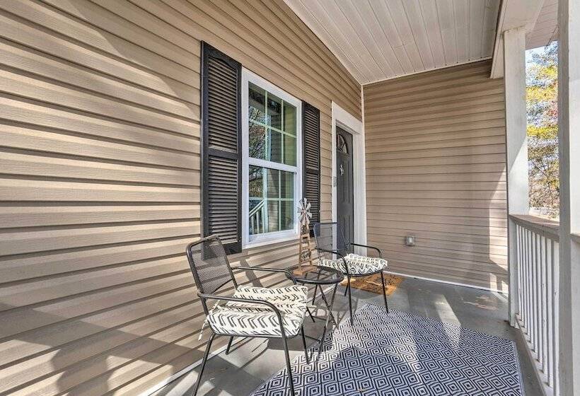 Charming Huntsville Home W/ Deck!