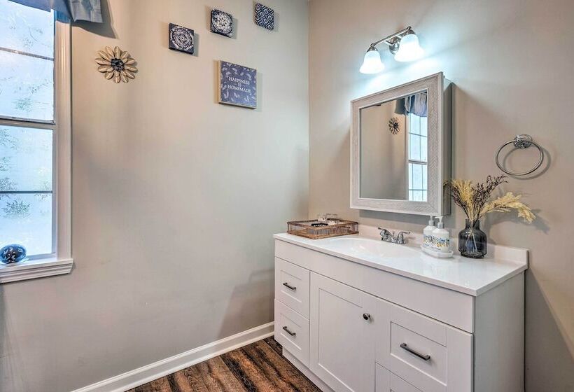 Charming Huntsville Home W/ Deck!