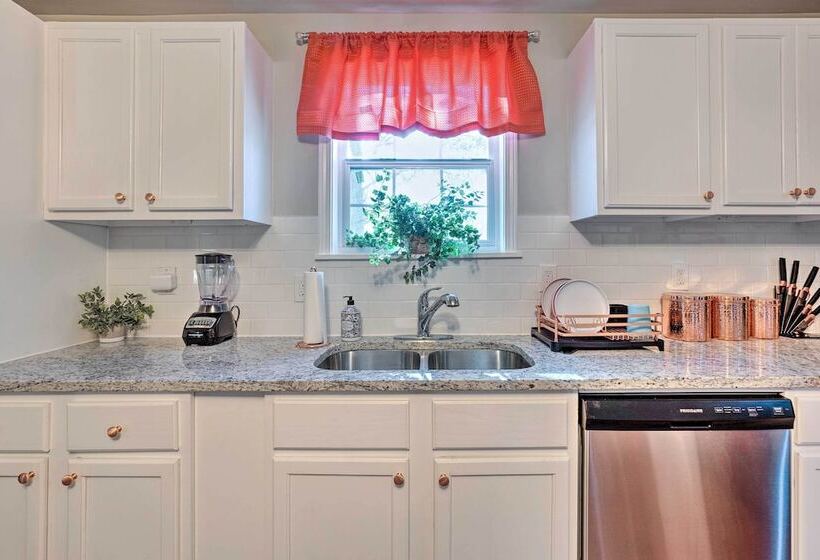 Charming Huntsville Home W/ Deck!