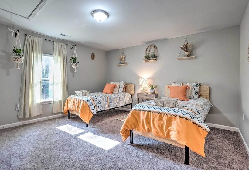 Charming Huntsville Home W/ Deck!