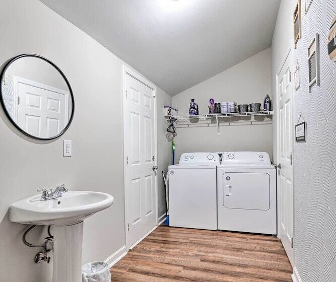 Charming Huntsville Home W/ Deck!