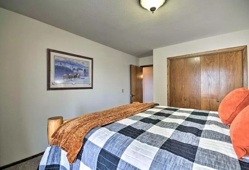 Charming Joliet Ranch House On A Working Farm