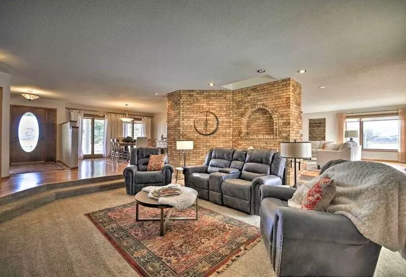 Charming Joliet Ranch House On A Working Farm