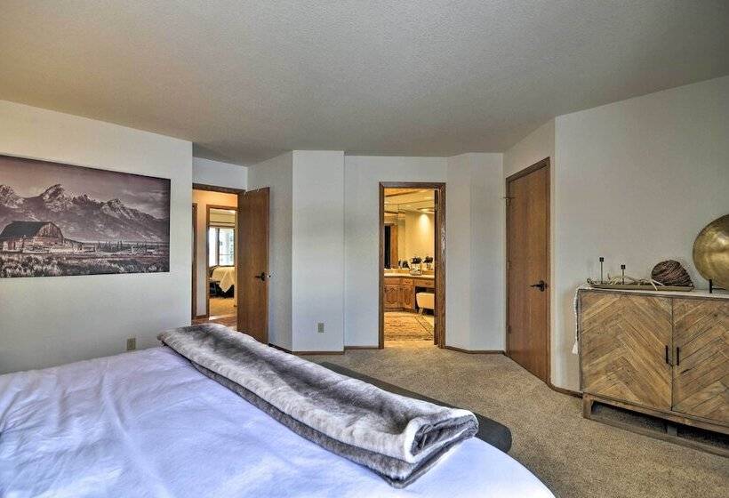 Charming Joliet Ranch House On A Working Farm