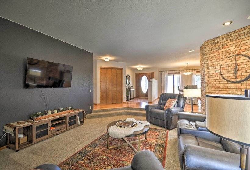 Charming Joliet Ranch House On A Working Farm