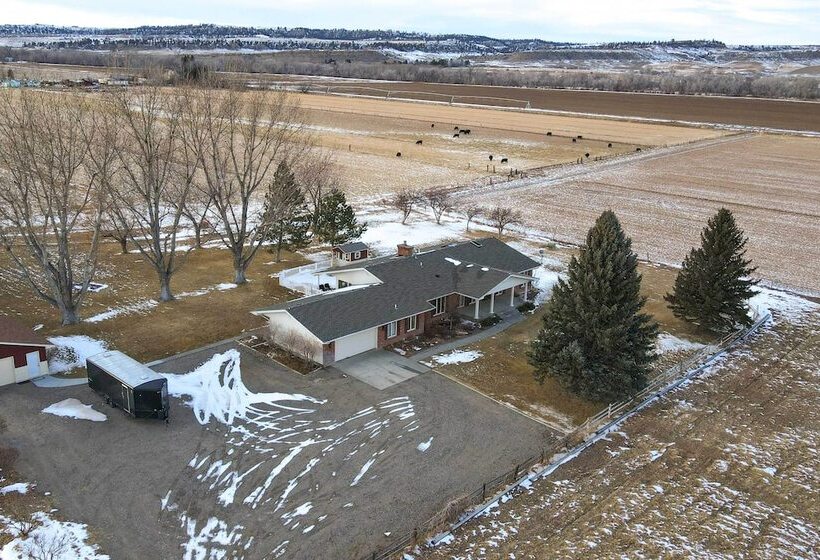 Charming Joliet Ranch House On A Working Farm