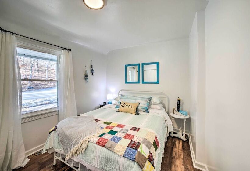 Charming Riverfront Retreat In Monticello!