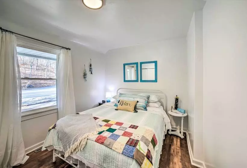 Charming Riverfront Retreat In Monticello!