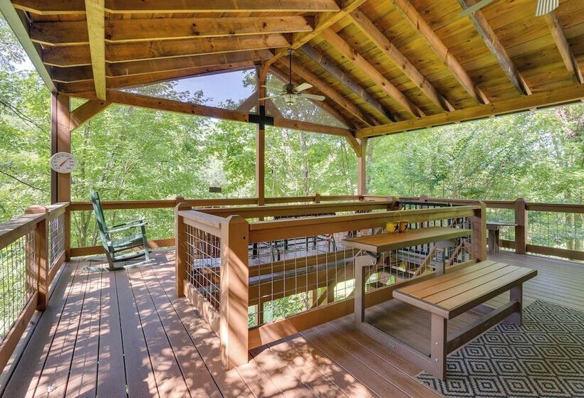 Cozy Creekside Cabin W/ Fire Pit & Views!