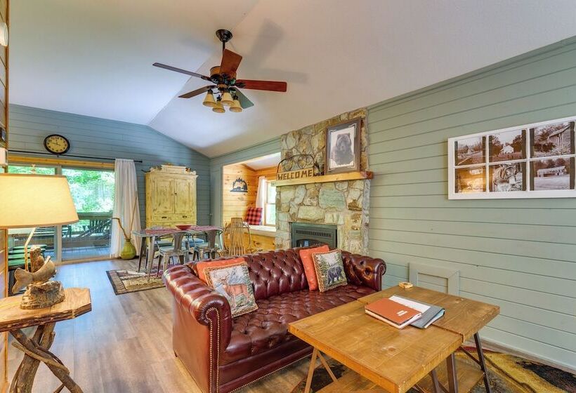 Cozy Creekside Cabin W/ Fire Pit & Views!