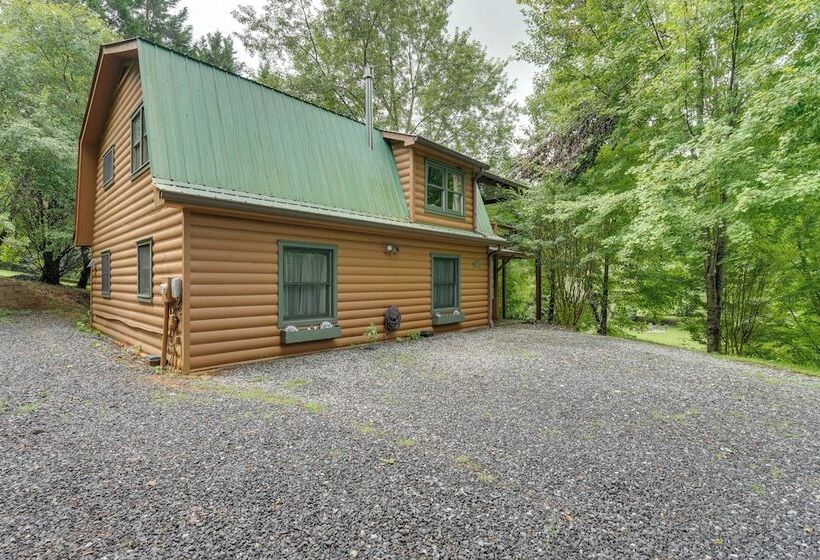 Cozy Creekside Cabin W/ Fire Pit & Views!