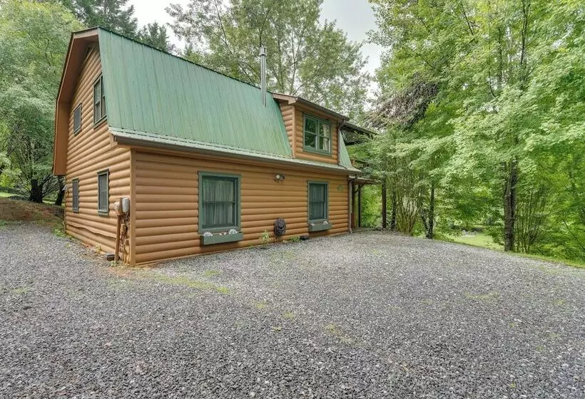 Cozy Creekside Cabin W/ Fire Pit & Views!