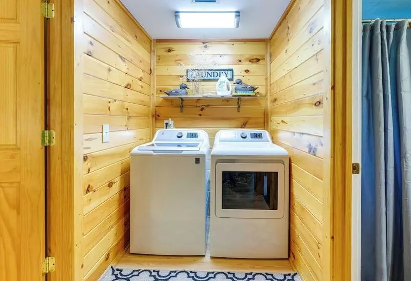 Cozy Creekside Cabin W/ Fire Pit & Views!