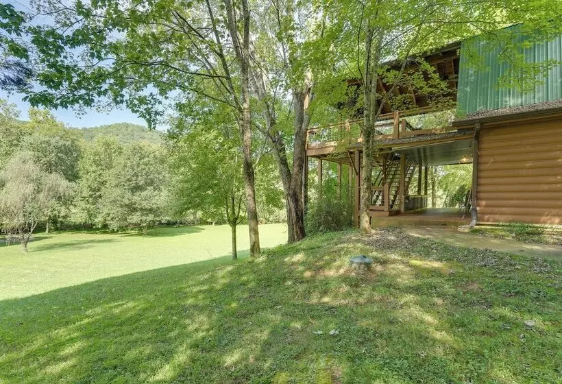 Cozy Creekside Cabin W/ Fire Pit & Views!