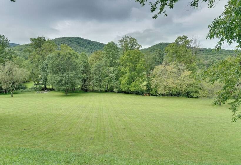 Cozy Creekside Cabin W/ Fire Pit & Views!