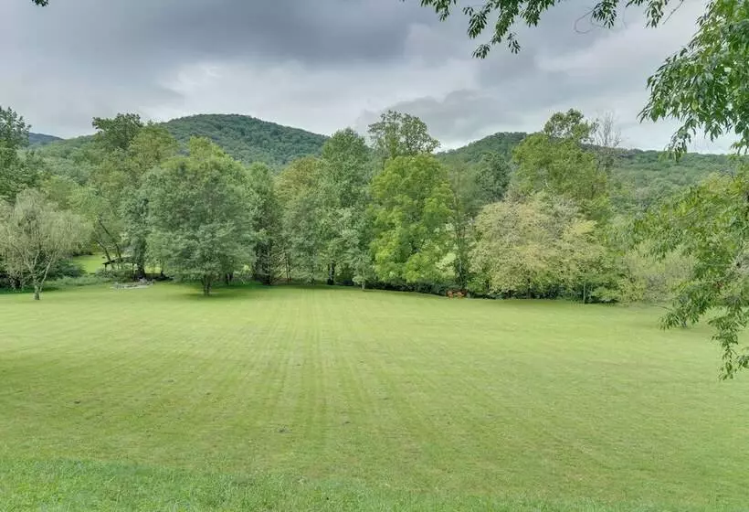 Cozy Creekside Cabin W/ Fire Pit & Views!