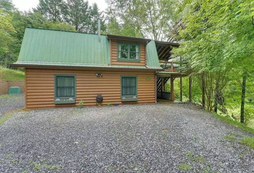 Cozy Creekside Cabin W/ Fire Pit & Views!