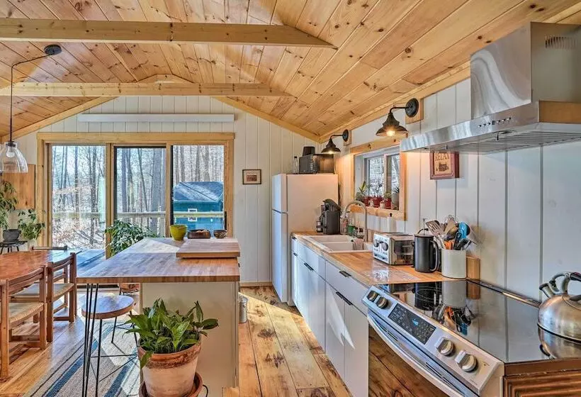 Hike & Swim On Site: Cozy Falls Brook Cabin