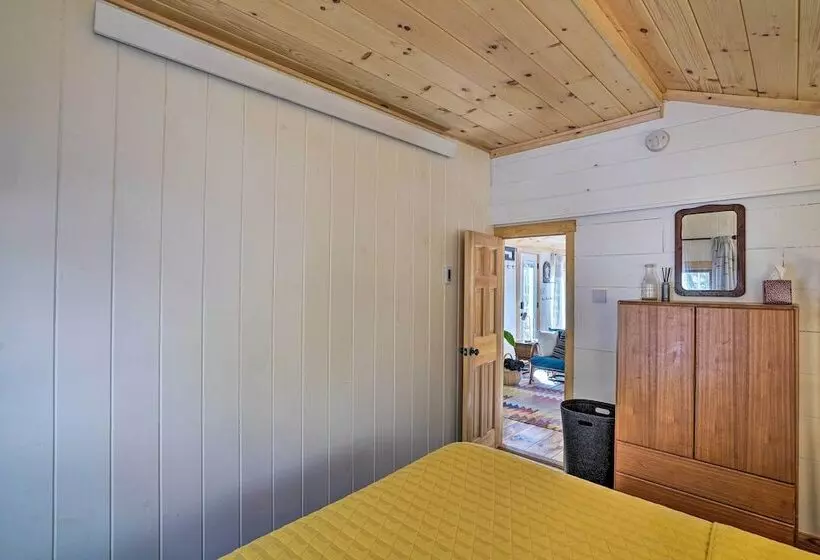 Hike & Swim On Site: Cozy Falls Brook Cabin