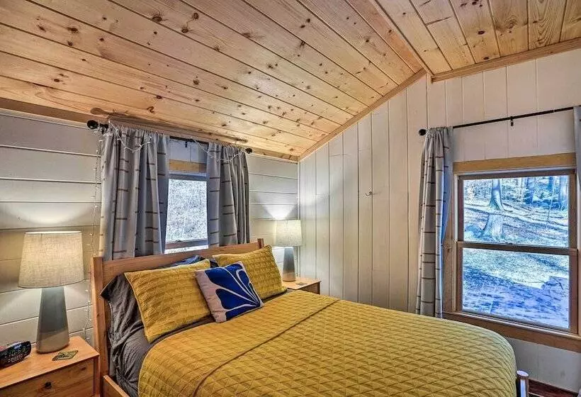 Hike & Swim On Site: Cozy Falls Brook Cabin