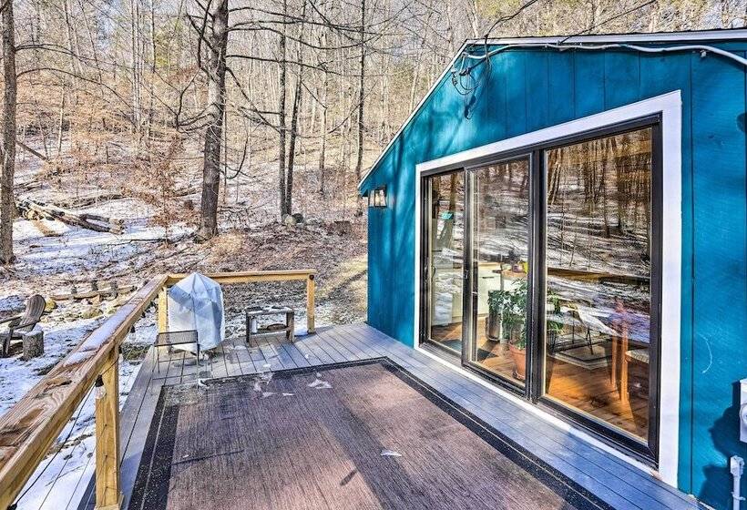 Hike & Swim On Site: Cozy Falls Brook Cabin