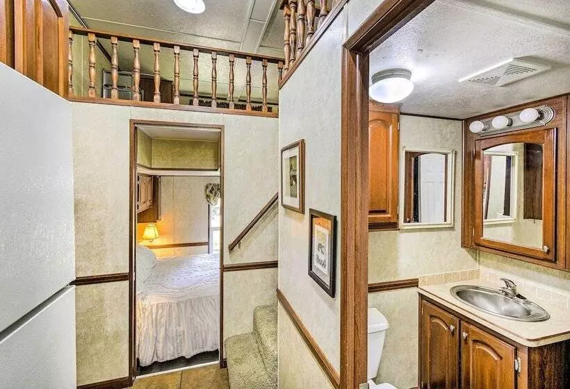 Cozy Gig Harbor Cottage ~ 2 Mi To Case Inlet!