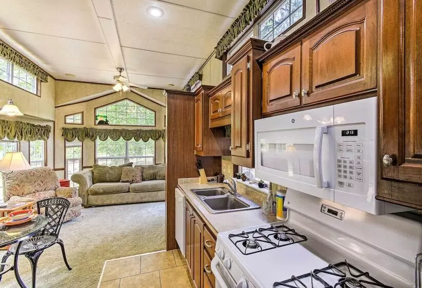 Cozy Gig Harbor Cottage ~ 2 Mi To Case Inlet!