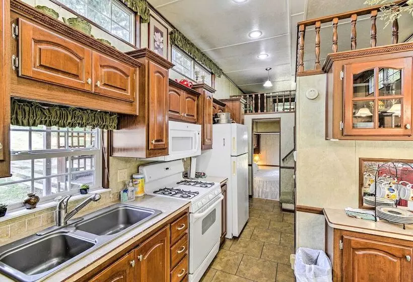 Cozy Gig Harbor Cottage ~ 2 Mi To Case Inlet!