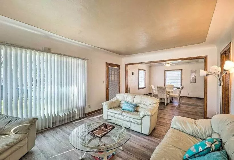 Cozy Retreat W/ Yard ~ 2 Mi To Lake Michigan!