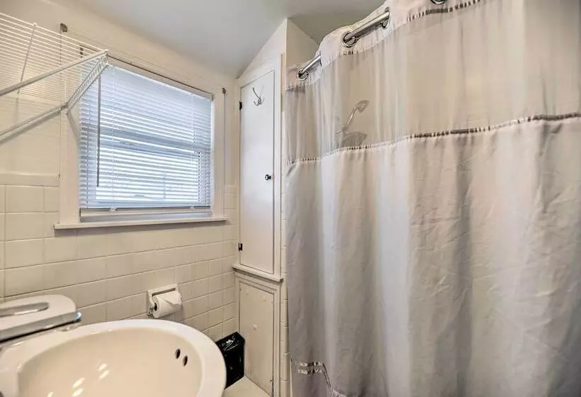 Cozy Retreat W/ Yard ~ 2 Mi To Lake Michigan!