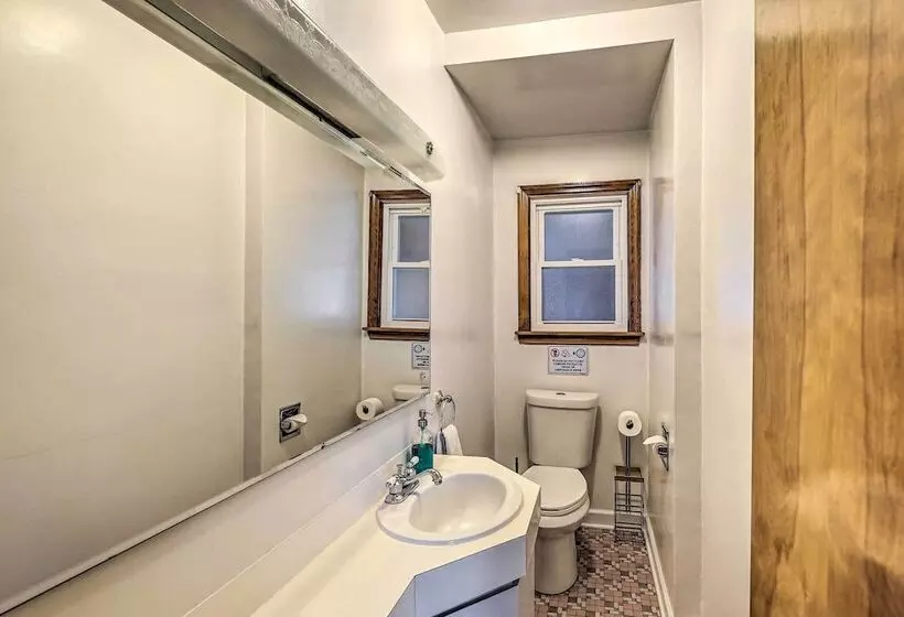 Cozy Retreat W/ Yard ~ 2 Mi To Lake Michigan!