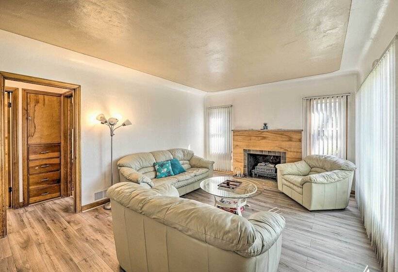 Cozy Retreat W/ Yard ~ 2 Mi To Lake Michigan!