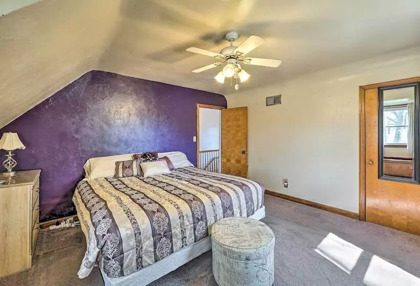 Cozy Retreat W/ Yard ~ 2 Mi To Lake Michigan!