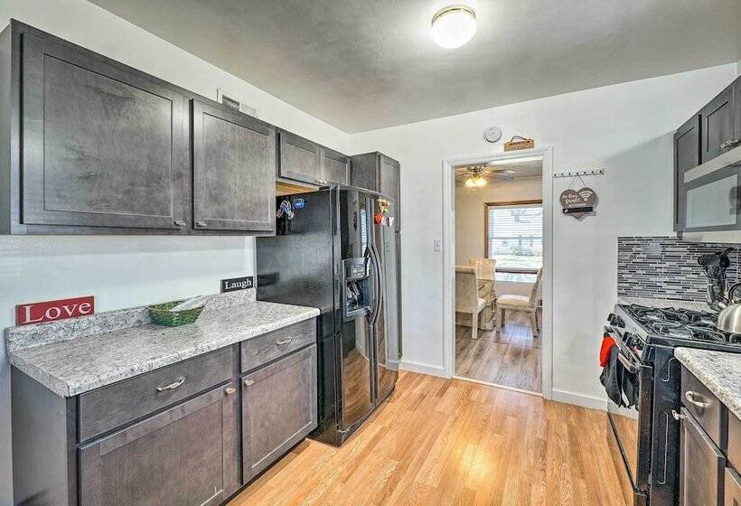 Cozy Retreat W/ Yard ~ 2 Mi To Lake Michigan!