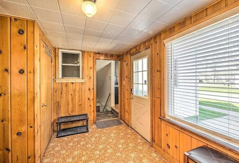 Cozy Retreat W/ Yard ~ 2 Mi To Lake Michigan!