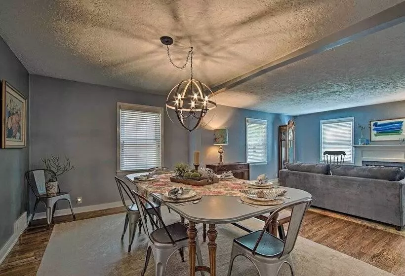 Cute Emporia House   Mins To Downtown & Esu!