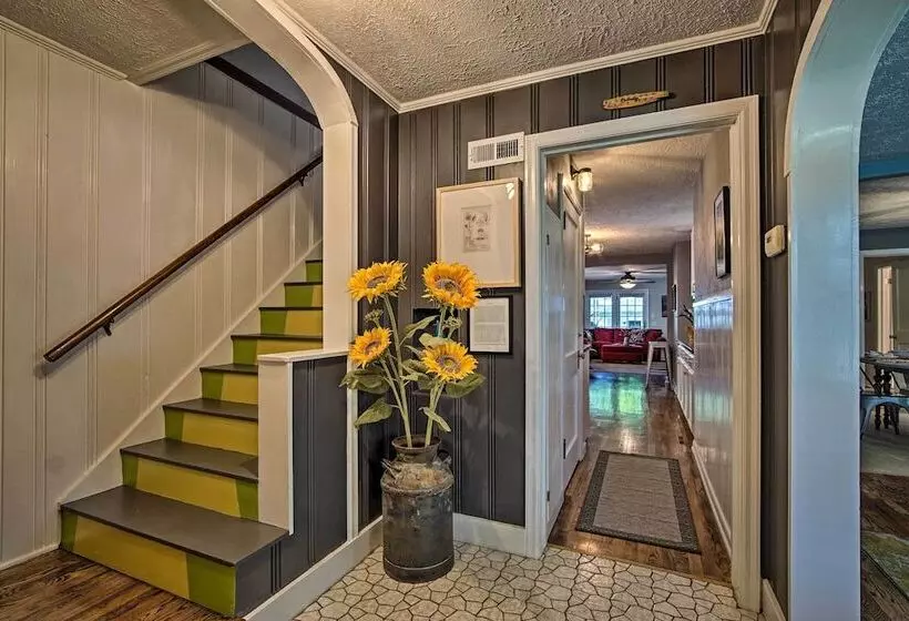 Cute Emporia House   Mins To Downtown & Esu!