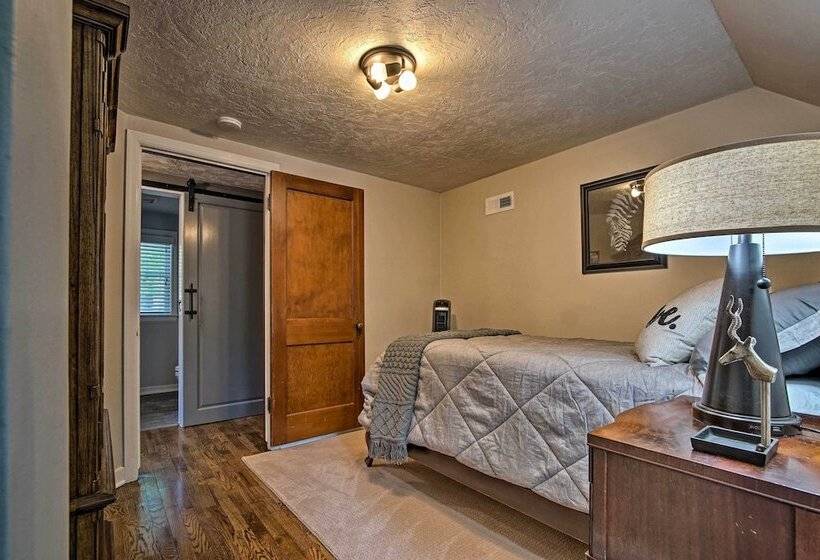 Cute Emporia House Mins To Downtown & Esu!