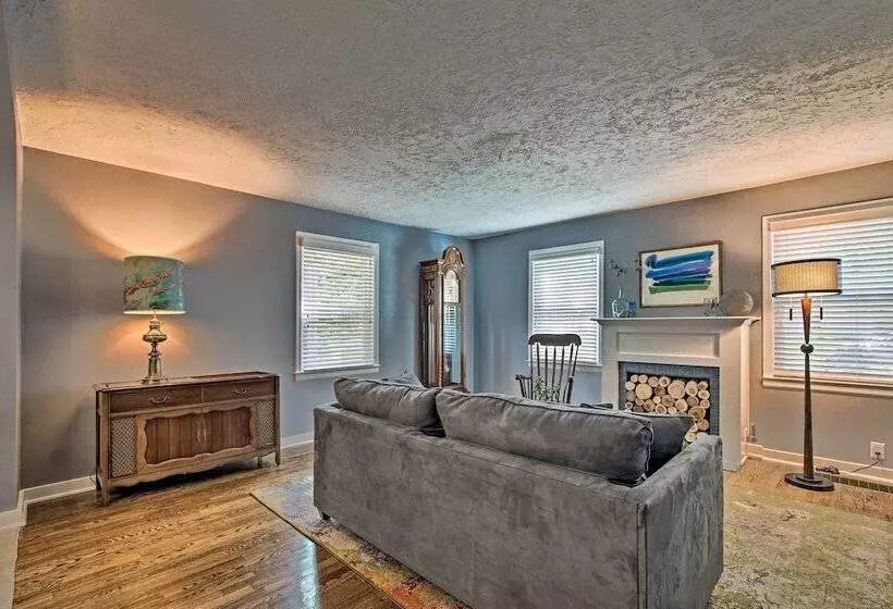 Cute Emporia House   Mins To Downtown & Esu!